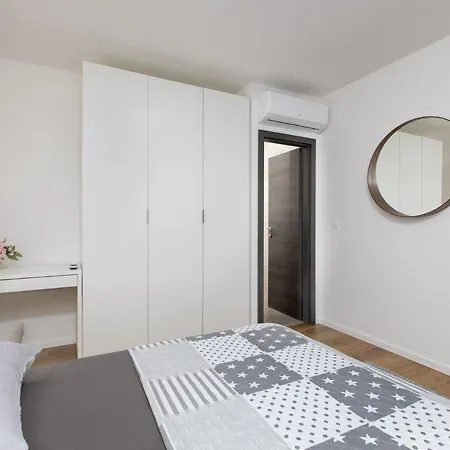 3 Bedroom Ivana With Private Parking,