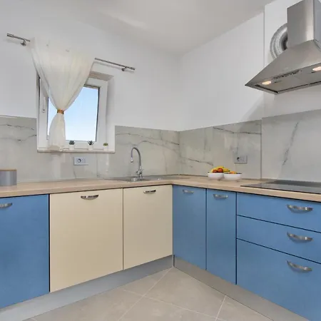アパート 3 Bedroom Ivana With Private Parking, プナト