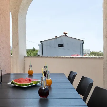 3 Bedroom Ivana With Private Parking,