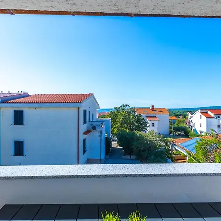 3 Bedroom Ivana With Private Parking, プナト