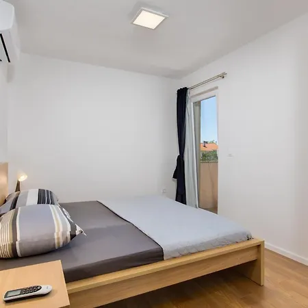 3 Bedroom Ivana With Private Parking, Apartment Punat