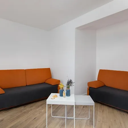 아파트 3 Bedroom Ivana With Private Parking, *