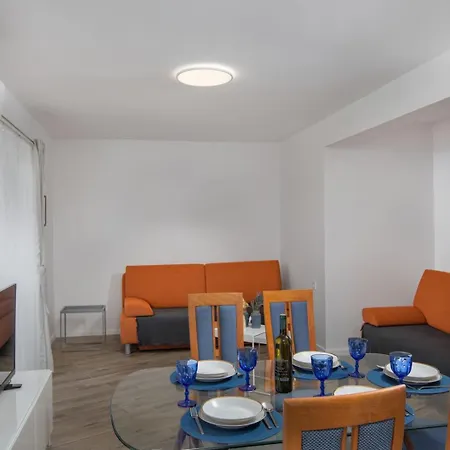 3 Bedroom Ivana With Private Parking, Punat