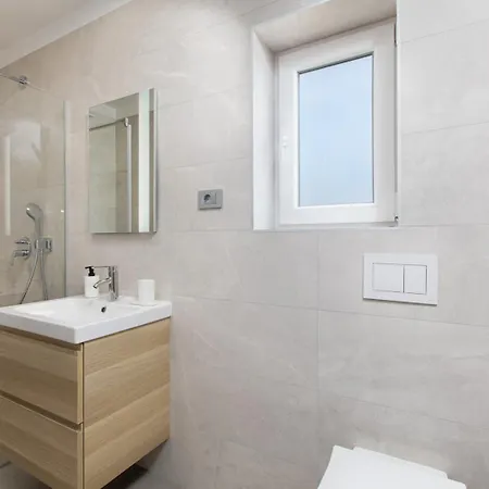 3 Bedroom Ivana With Private Parking, Apartmán Punat