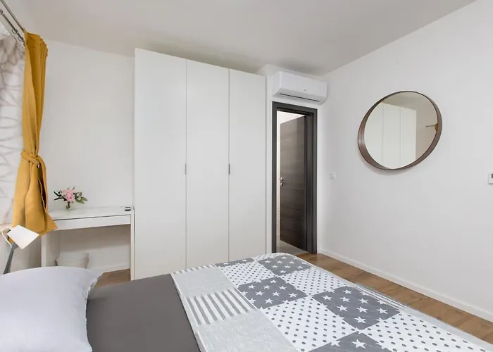 3 Bedroom Ivana With Private Parking,