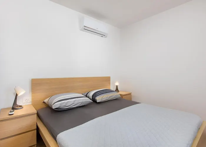 3 Bedroom Ivana With Private Parking, Apartment