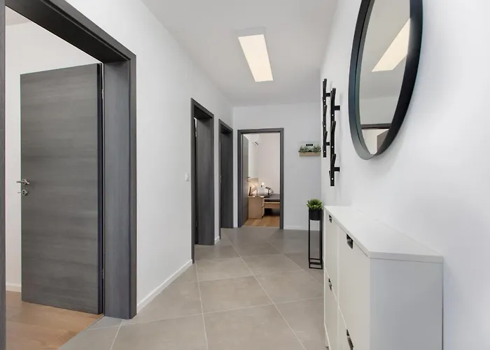 3 Bedroom Ivana With Private Parking,