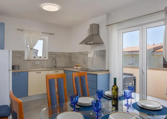 Apartment 3 Bedroom Ivana With Private Parking,