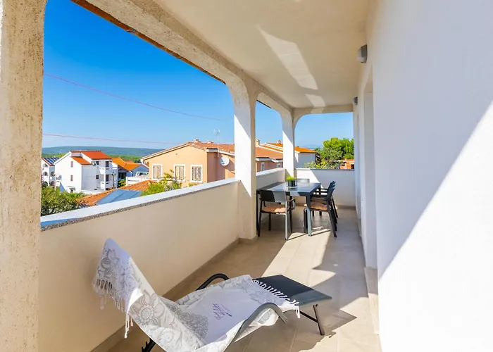 Apartment 3 Bedroom Ivana With Private Parking,