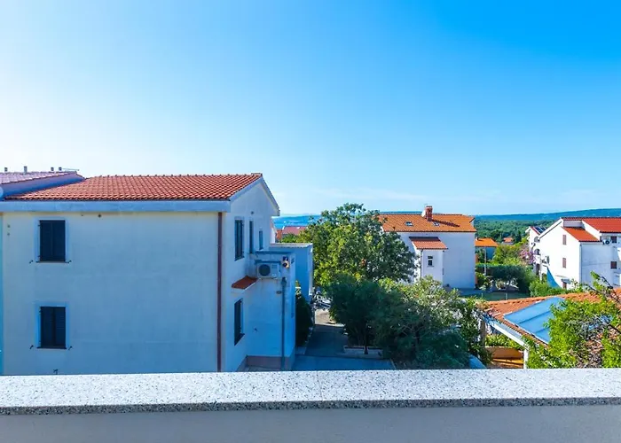 3 Bedroom Ivana With Private Parking, Punat