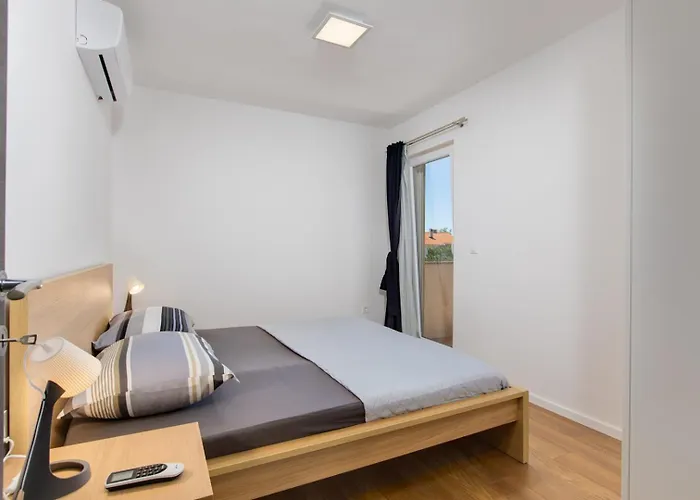 3 Bedroom Ivana With Private Parking, *