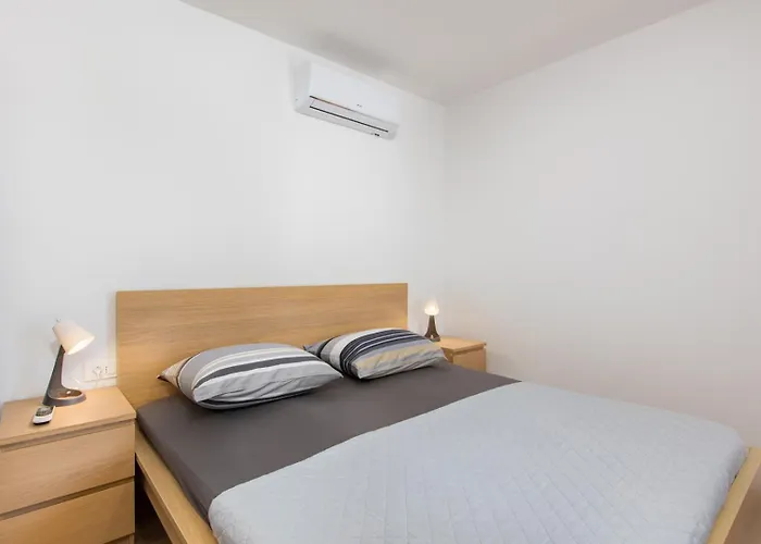3 Bedroom Ivana With Private Parking, Apartmán Punat