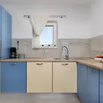3 Bedroom Ivana With Private Parking,