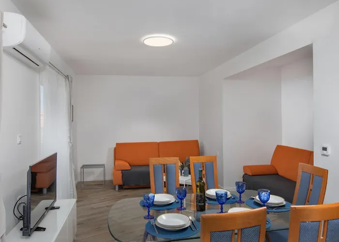 3 Bedroom Ivana With Private Parking, פונאנט
