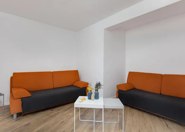 3 Bedroom Ivana With Private Parking,