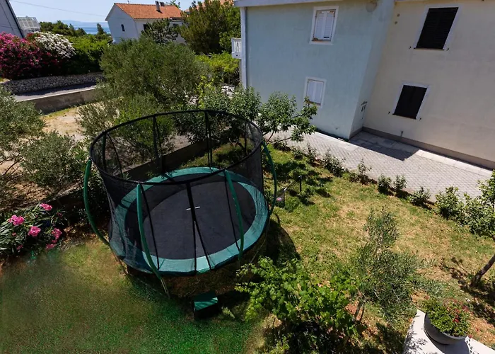 3 Bedroom Ivana With Private Parking, * פונאנט